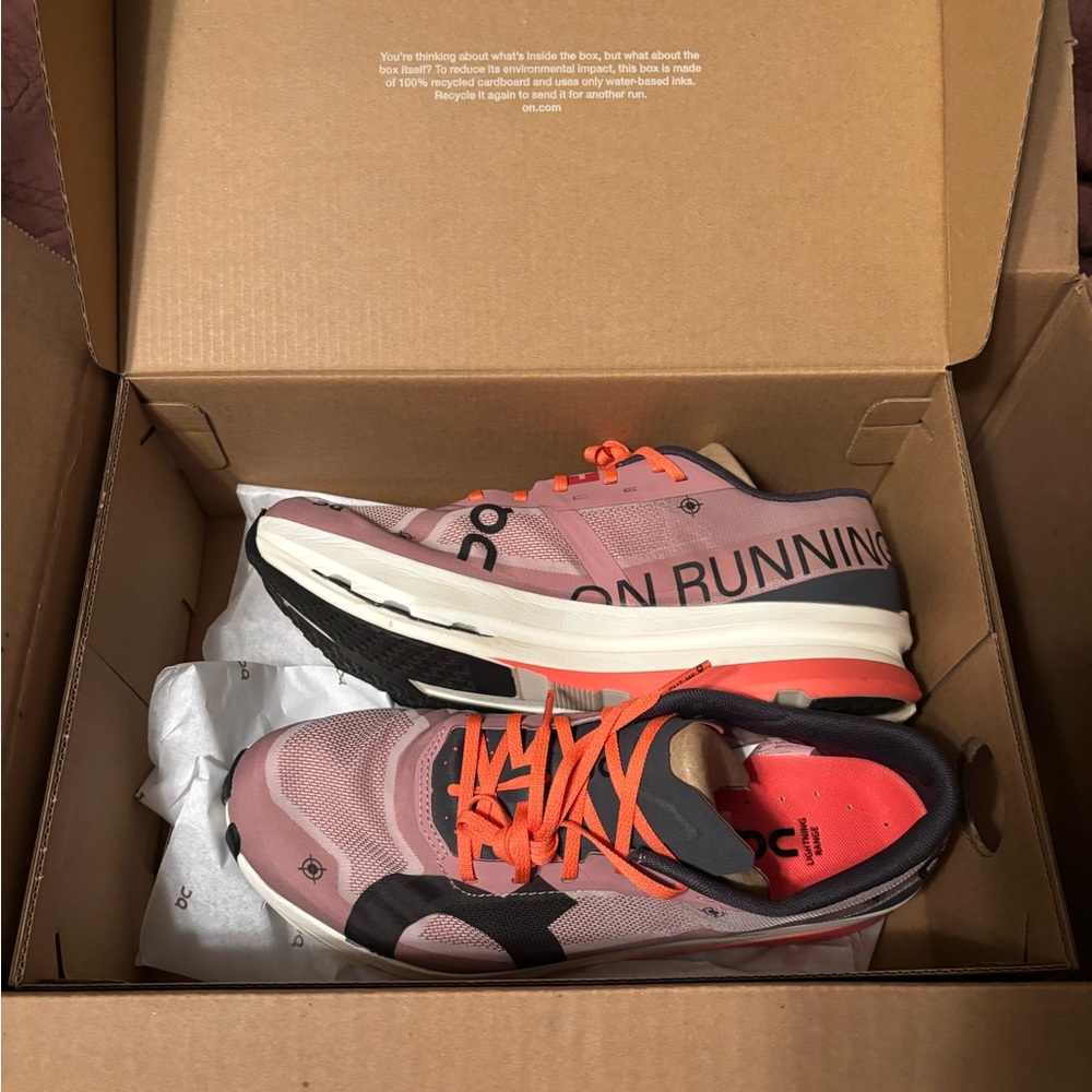 NEW On Cloud Running Pink and Black Athletic Shoes Carbon Plated